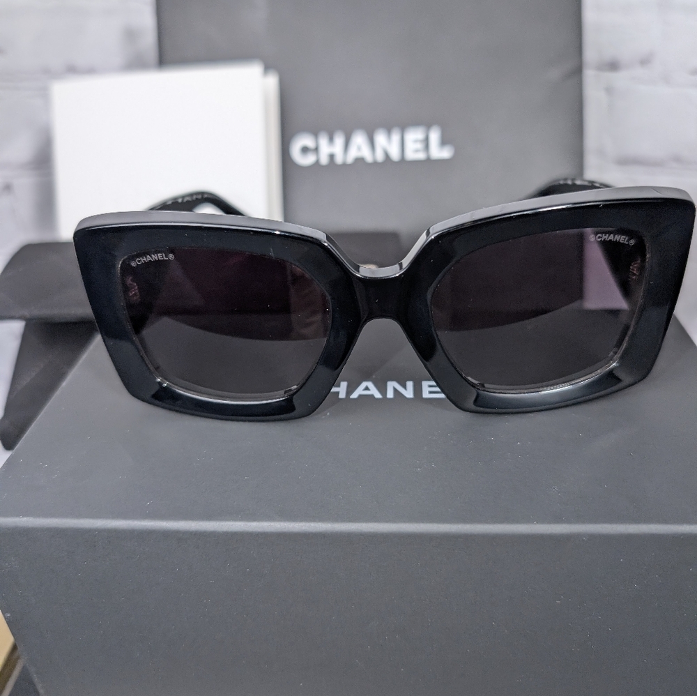 Authentic CHANEL Rectangle Sunglasses Black And Gold Iconic Side Logo - Picture 5 of 16